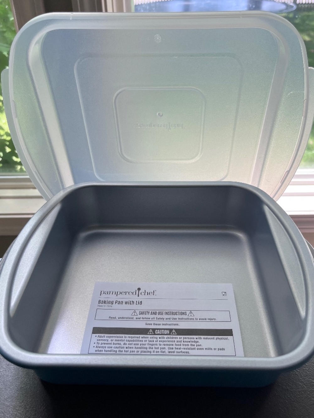 New Without Original Packaging (NWOP) Pampered Chef 8" Square Pan with Lid